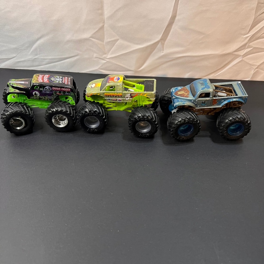 Hot Wheels 1:64 Monster Jam Truck Lot Grave Digger Avenger Multi Good Set of 3 - Picture 5 of 12